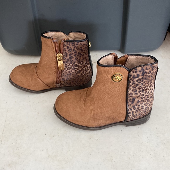 boots - Picture 1 of 8